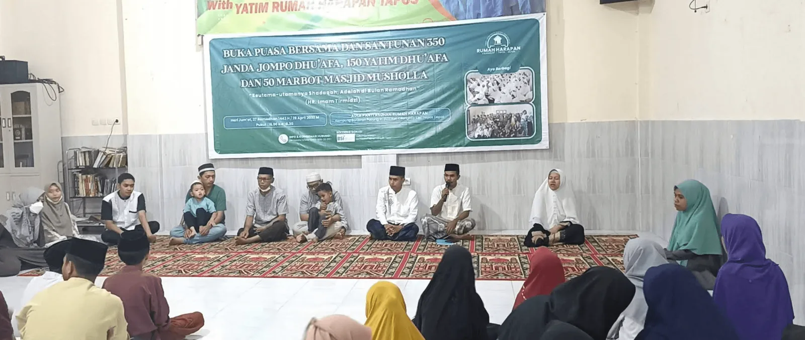 Buka puasa bersama dan santunan janda, yatim, dan marbot masjid di Tapos, Depok